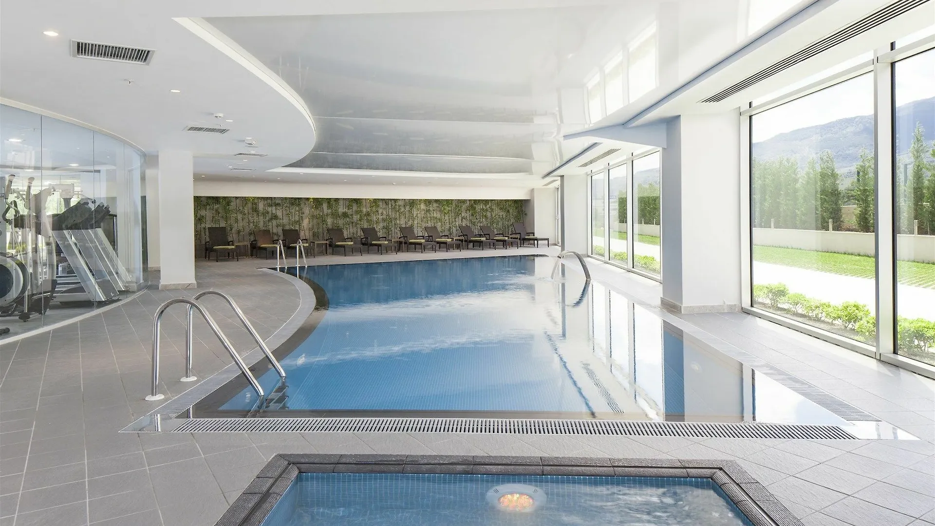 Ramada Hotel & Suites By Wyndham Izmir Kemalpasa Turquia